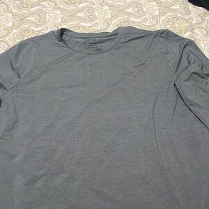 Nike Women Heather Gray Long Sleeve Crew Shirt